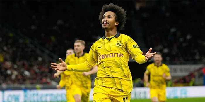 Karim Adeyemi – Tegaskan Bertahan di Borussia Dortmund